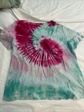 Tie-Dye Short Sleeve Tee in Teal & Magenta